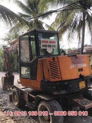 Máy đào bánh lốp 0.3m3