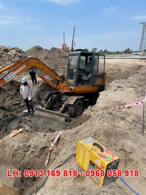 Xe đào bánh lốp