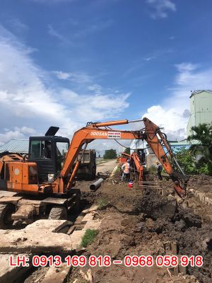 Xe đào bánh lốp